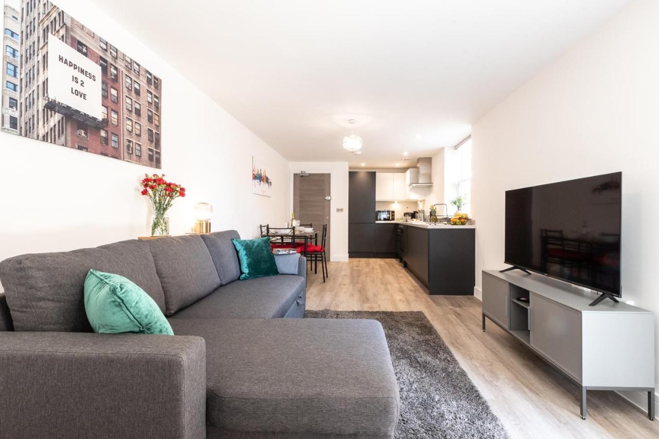 Southampton City Vibes: Central Apartment with Outdoor Space Exterior photo